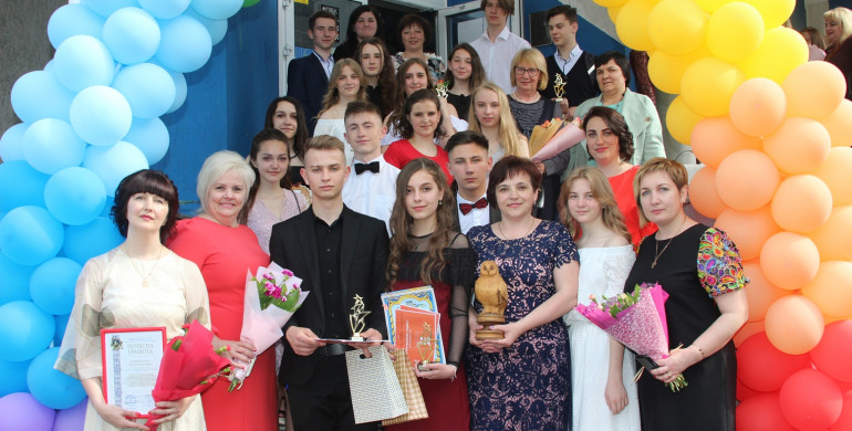 Талановита молодь Рівненщини отримала нагороди «Веселкового розмаїття успіху»